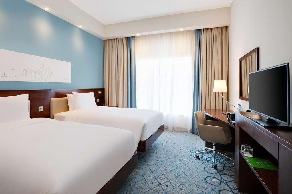 Hampton By Hilton Dubai Al Barsha Otel Oda fotoğraf